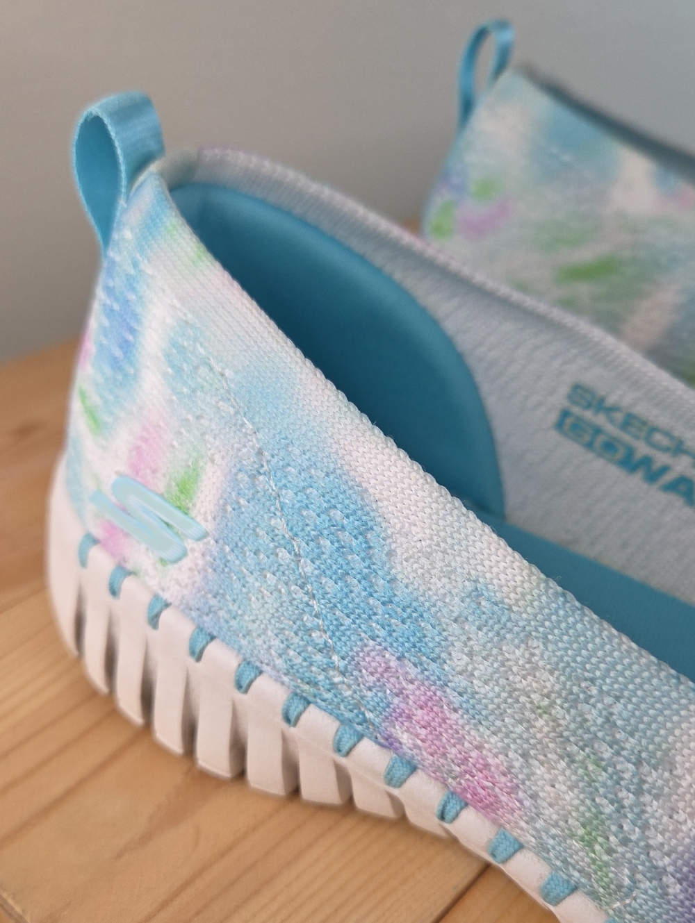 Skechers sz8 GO WALK AIR COOLED GOGA MAT Shoes  Pastel Colors.EUC - Picture 4 of 16